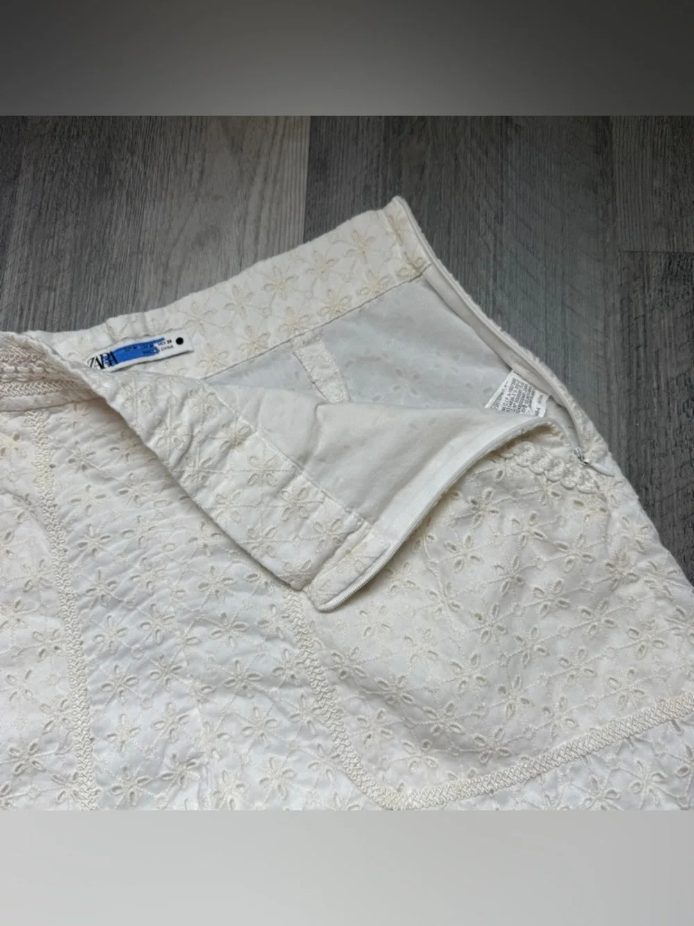ZARA High Waisted Shorts Cream Eyelet Embroidered Medium Preppy Coastal